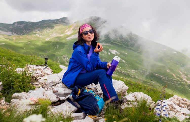 Women eating a snack on a mountain